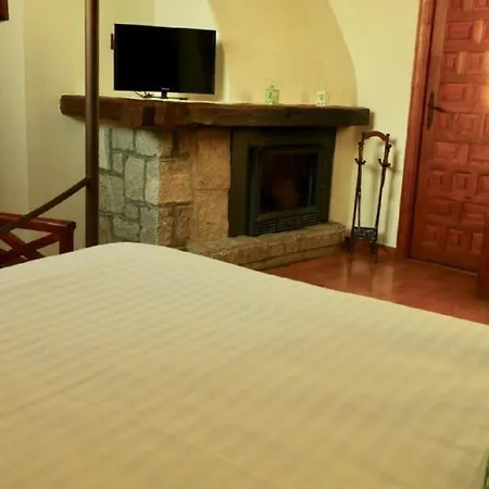 Casona De Navalmedio 3*