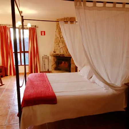 Hotel Casona De Navalmedio 3*