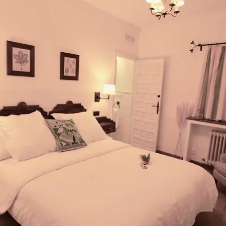 Hotel Casona De Navalmedio 3*
